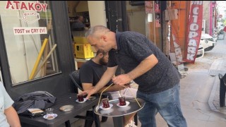 Dışlanma iddiasını reddeden çay ocağı çalışanı, Herkese kapımız açık dedi