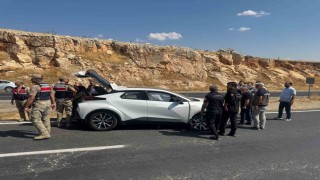 Diyarbakır'da otomobil ile traktör çarpıştı: 4 yaralı