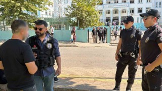 Diyarbakırda yeni eğitim yılının ilk gününde okul çevrelerinde yoğun güvenlik denetimi