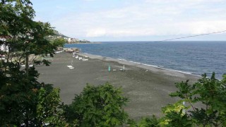 Doğu Karadeniz'de plaj işletmecileri son 10 yılın en kötü sezonunu yaşadıklarını açıkladı