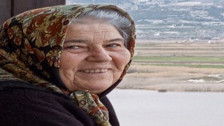 Domates yüklü tır ile otomobil çarpıştı: 1 ölü, 2 yaralı