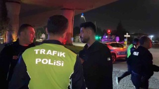 'Dur' ihtarına uymayarak gözden kaybolan sürücü kaza yapmış halde yakalandı: 2 yaralı
