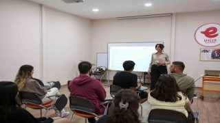 Efeler Belediyesi'nden gençlere sınav yolculuğunda rehberlik desteği