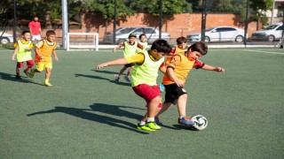 Efelerde çocuklar için futbol kursu kayıtları başladı