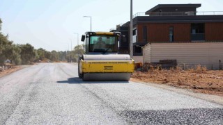 Efelerde yol yenileme çalışmaları sürüyor