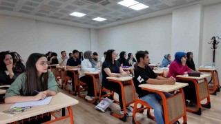 Elazığ Belediyesi'nden gençlere eğitim desteği
