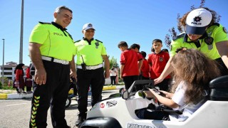 Elazığda çocuklar trafik kurallarını eğlenerek öğrendi