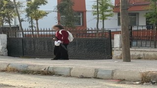 Elinde silahla okula gelen öğrenci böyle görüntülendi