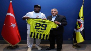 Emmanuel Emenike'den, Fenerbahçe'ye ziyaret