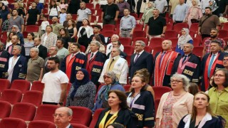 ERÜde lisansüstü mezuniyet sevinci yaşandı