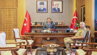 Erzincan Valisi Aydoğdu, İl Jandarma Komutanı Altundarakı kabul etti