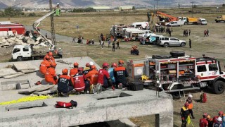 Erzincan'da 6,9 büyüklüğündeki deprem senaryosu sahada uygulandı