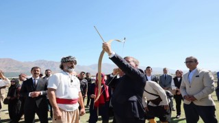 Erzincanda geleneksel okçuluk heyecanı