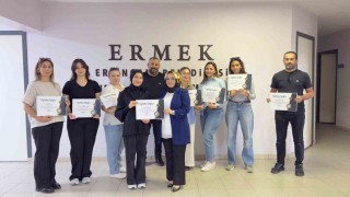 Erzincanda işaret dili kursunu tamamlayanlara sertifika verildi