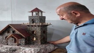 Erzincanlı emekli usta doğadan topladığı taşlarla minyatür evler yapıyor