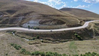 Erzurumda bir gizemli yol daha: Araçlar vites boştayken yokuş yukarı gidiyor