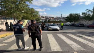 Esenyurtta polis ekiplerinde okul önlerinde dronlu denetim