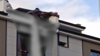 Eşiyle tartışıp çatıya çıkan genci Başkan son anda çekip aldı