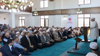 Eski cami korundu, yenisi ibadete açıldı