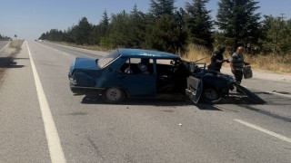 Eskişehirde 2 araç çarpıştı: 1i bebek, 1i çocuk 6 yaralı