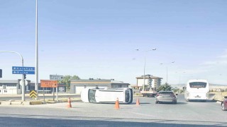 Eskişehirde hafif ticari araç devrildi: 5 yaralı