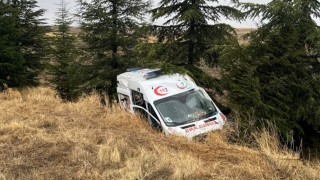 Eskişehir'de hasta nakleden ambulans kaza yaptı: 3 yaralı
