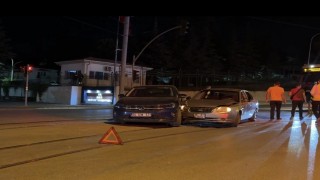 Eskişehirde iki otomobil çarpıştı: 2 yaralı