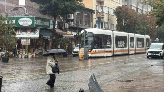 Eskişehirde meteoroloji uyarı yaptı, sağanak yağış başladı