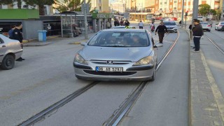 Eskişehir'de otomobilin çarptığı yaşlı kadın yaralandı