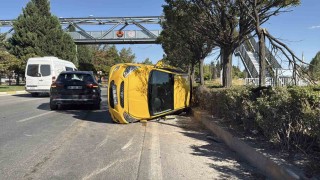 Eskişehirde ticari taksi ile SUV çarpıştı: 2 sürücü yaralandı