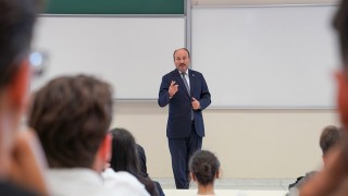 ETÜ'de 2026-2027 akademik yılının ilk dersini "Terörsüz Türkiye" temasıyla Rektör Çakmak verdi