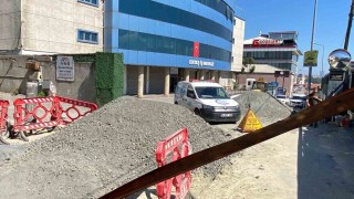 Eyüpsultanda İSKİnin çalışma yaptığı esnada doğalgaz borusu patladı