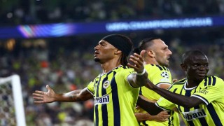 Fenerbahçenin Şampiyonlar Ligindeki ilk golü Archie Browndan