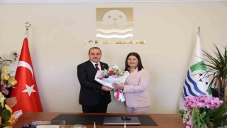 Foça'yı ziyaret eden Kırkpınar: "Birikmiş sorunları el ele vererek çözeceğiz"