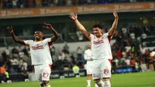 Galatasarayda maç sonu üçlüsü Rafael Leao ve Deniz Gülden