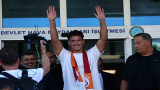 Galatasarayın yeni transferi Deniz Gül, İstanbula geldi