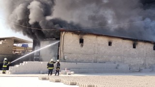 Gaziantepte atık yağ tesisinde yangın: Ekiplerin müdahalesi sürüyor