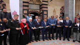Gaziantep'te depremde hasar gören tarihi Şeyh Fethullah Camii ibadete açıldı