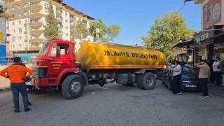 Gaziantepte el freni çekilmeyen su tankeri 3 araca çarptı: Facianın eşiğinden dönüldü