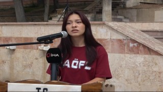Gaziler Günü'nde şiir okurken duygularına hakim olmadı