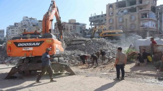 Gazze'de çöken 7 katlı binada arama-kurtarma çalışmaları ikinci gününde
