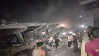 Gazzede İsrail saldırılarında daha önce hasar gören bina yıkıldı: En az 8 ölü