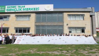Gazzede ölen çocukların ismi 12 metre uzunluğundaki pankarta sığmadı