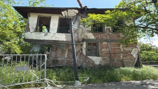 Gölcükte 2 metruk bina daha yıkıldı