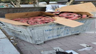 Gönende fuar sonrası çöp konteynerinde sucuklar bulundu