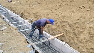 Gördes'te 28 bin metreküplük gölet için ilk kazma vuruldu