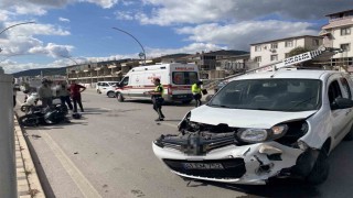 Hafif ticari araç ile çarpışan motosikletli ağır yaralandı
