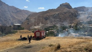 Hakkaride anız yangını büyümeden kontrol altına alındı