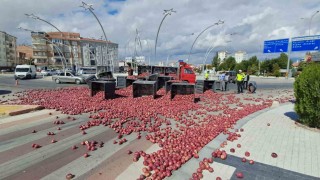 Halat koptu, tonlarca elma yola saçıldı