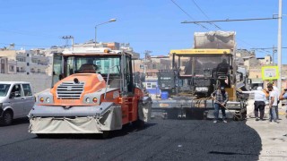 Haleplibahçe Caddesinde asfalt çalışmaları sürüyor